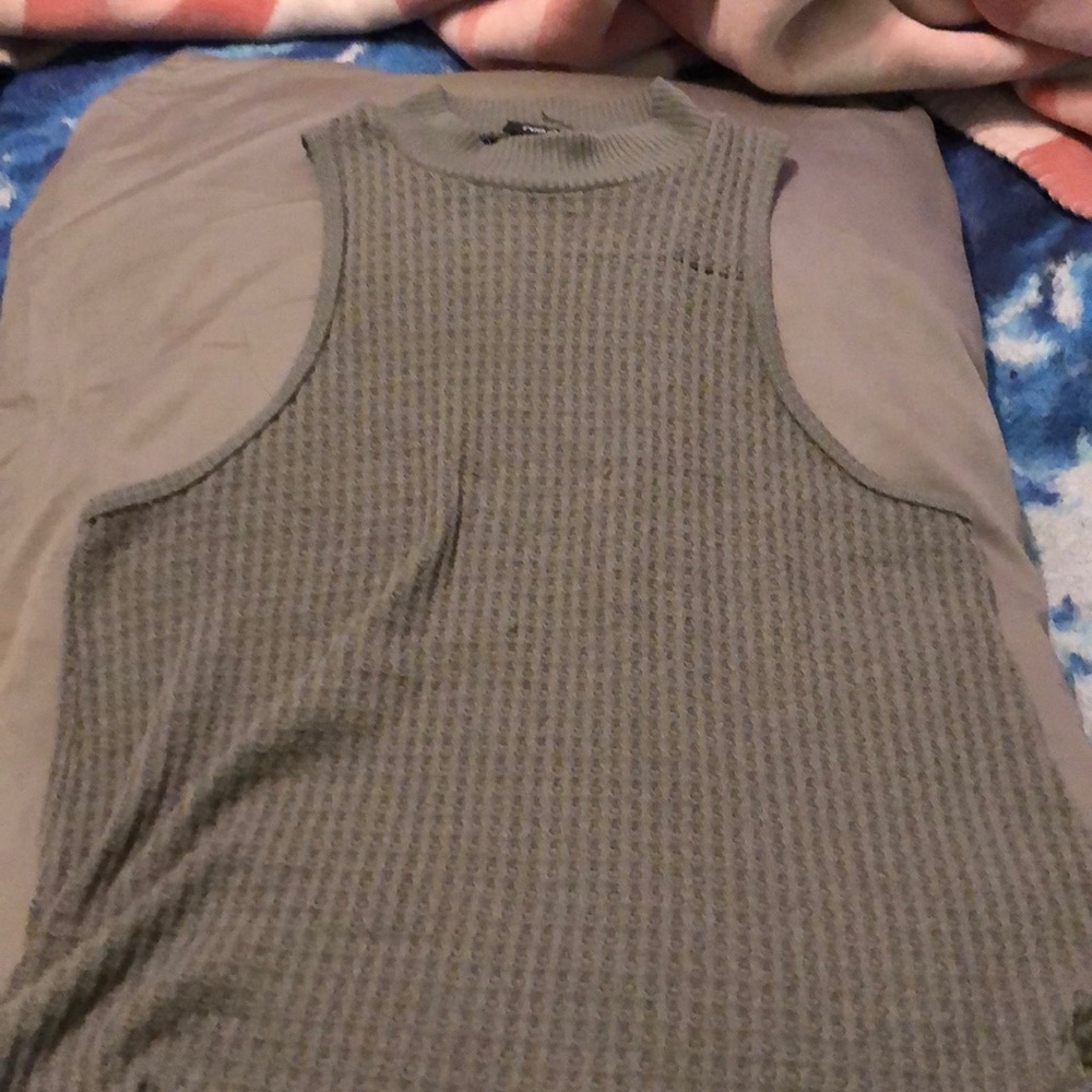 Mock neck thin knit shirt